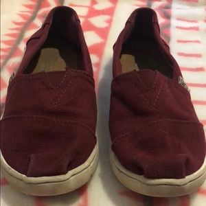 Burgundy toms